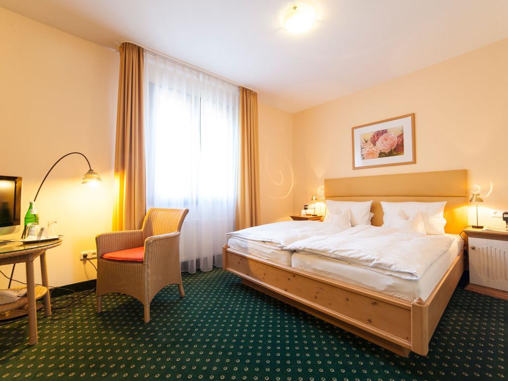 Landhotel Der Schwallenhof Bad Driburg Room photo